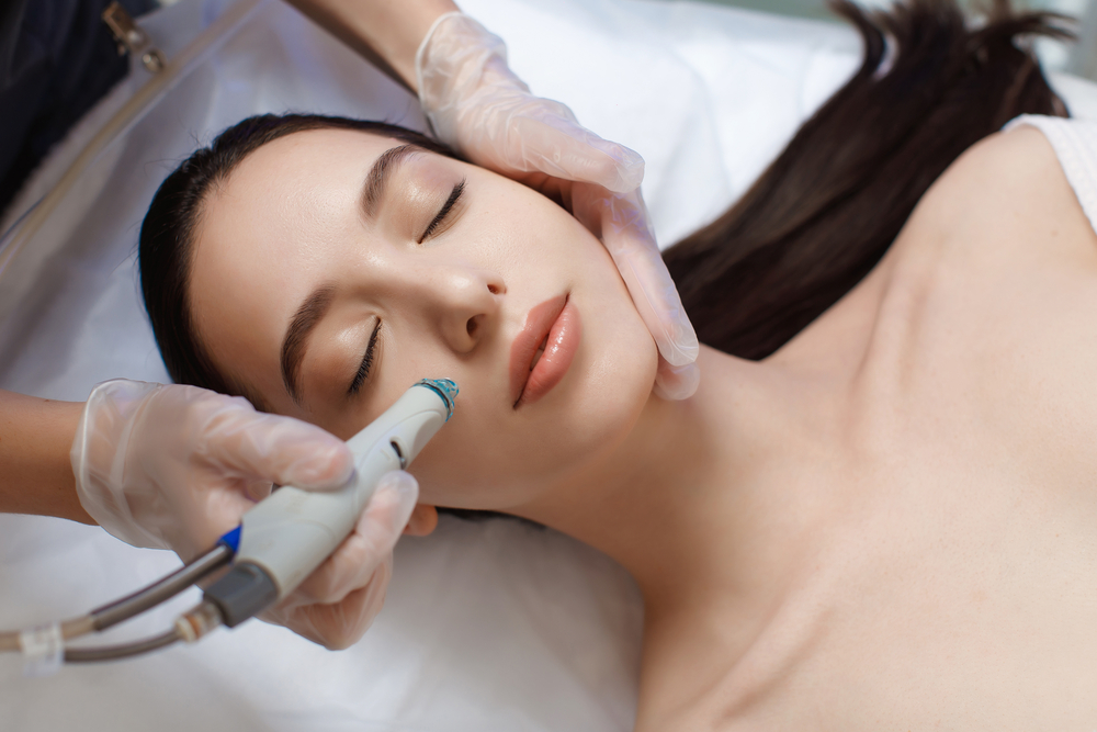 What Is HydraFacial And How Can It Prepare Your Face For Summer?