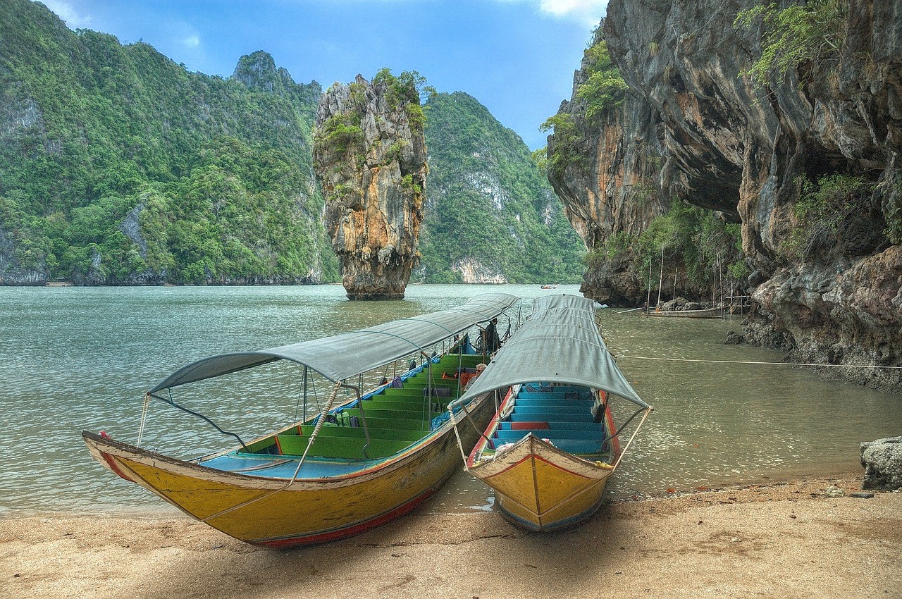 Your guide to finding out the thrilling water sports and activities in Phuket