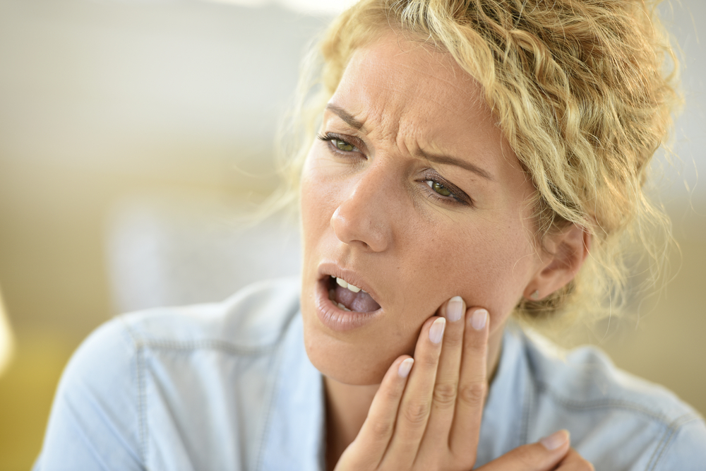 Addressing Oral Discomfort: A Guide On Treating Swollen Gums Around A Single Tooth